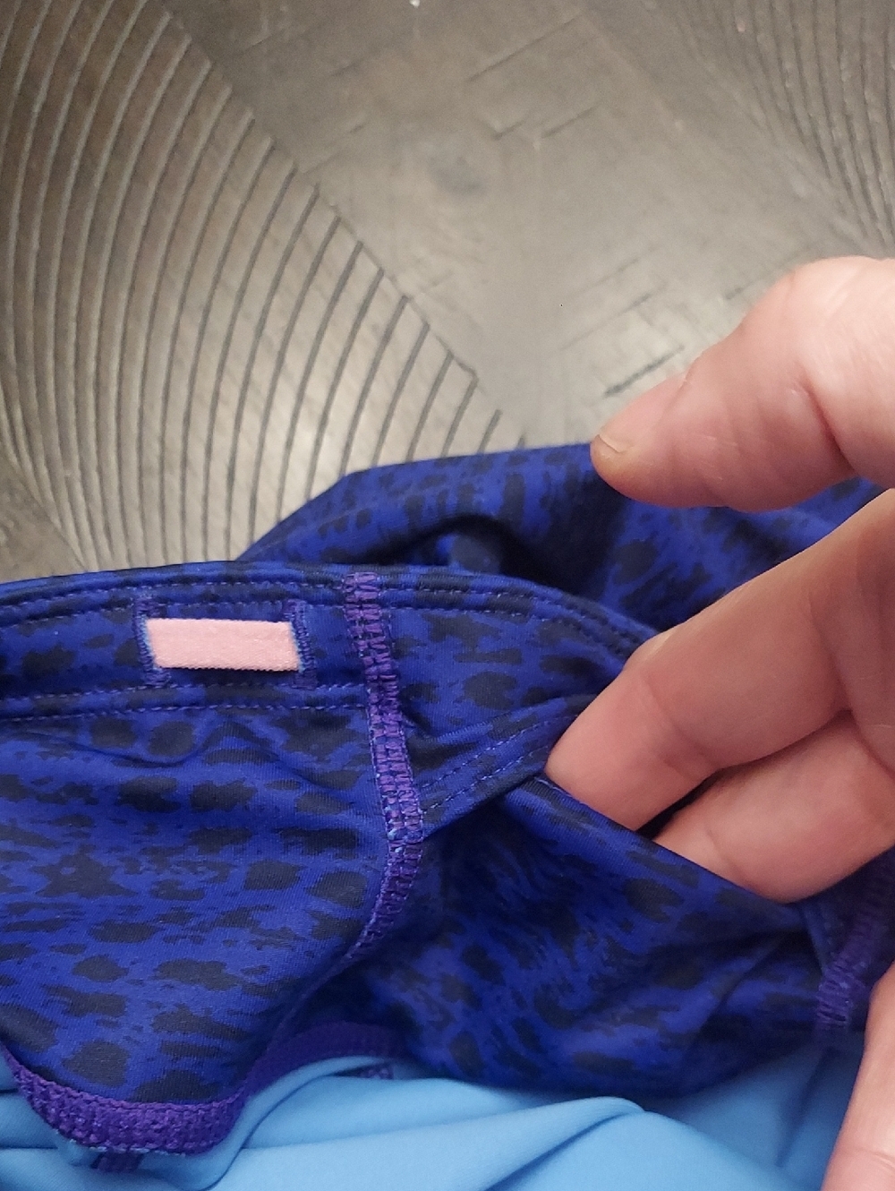 ATHLETA Asym Camo Purple 7/8 Yoga Leggings M Running Athletic - Picture 16 of 16